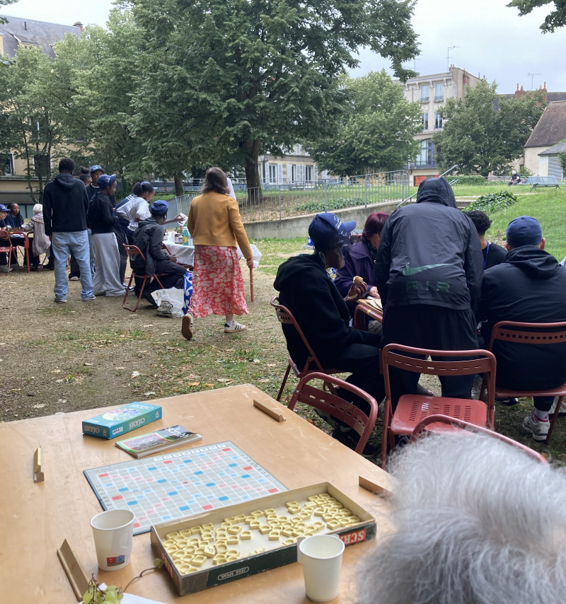 Un échange Intergénérationnel réussi à Nevers : Jeunes et Seniors unis autour des Jeux de Société