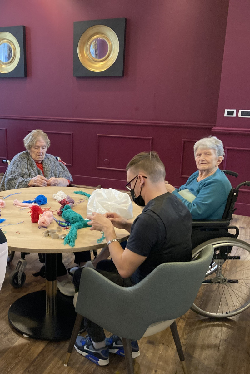 De jolis bonnets pour décorer nos tables de Noël ...