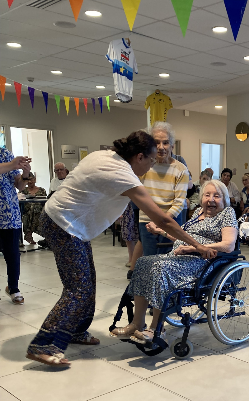 Échange convivial entre nos résidents et une Résidence Services Seniors de Nevers